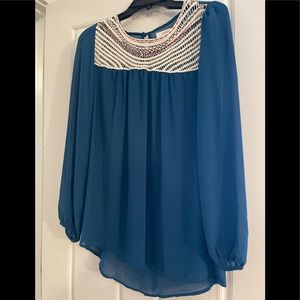 Umgee top size large. Smoke free home